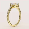 verlobungsring-halo-labor-diamant-1ct-smaragdschliff-seite-gelbgold-venice-hariets.jpg