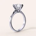 verlobungsring-mit-labor-diamant-1_5ct-brillantschliff-weissgold-seitenansicht-solitaer-dream-hariets.png