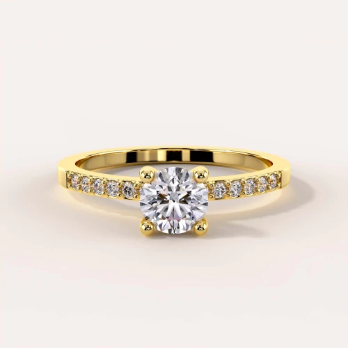 verlobungsring-halo-moissanit-05ct-brillantschliff-gelbgold-aurielle-hariets.jpg
