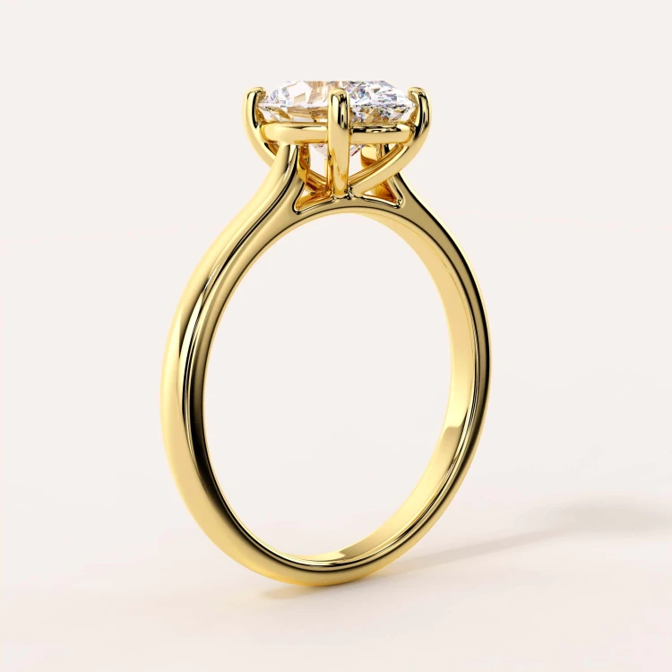 verlobungsring-solitaer-moissanit-2ct-oval-schliff-gelbgold-seitenansicht-noelle-hariets.jpg