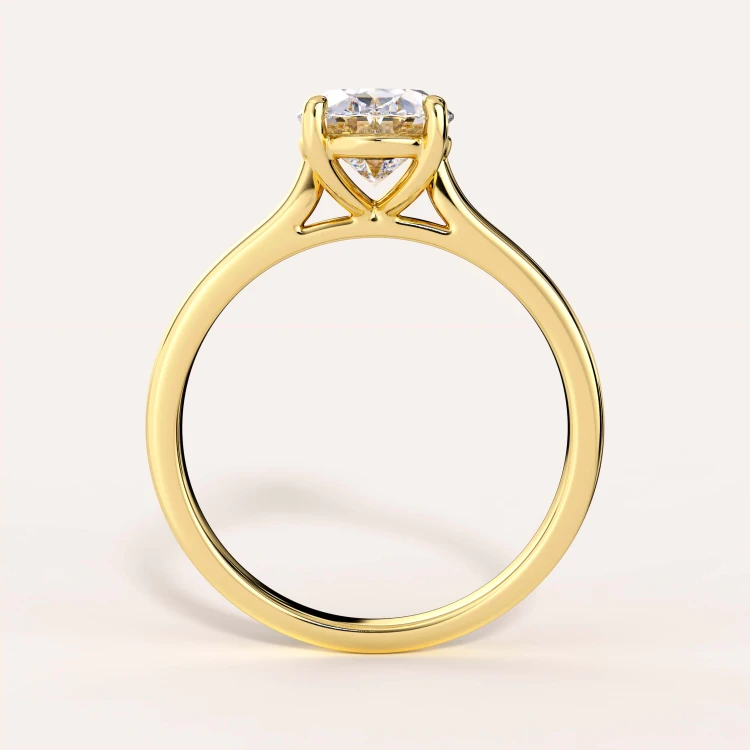 verlobungsring-solitaer-moissanit-2ct-oval-schliff-gelbgold-frontansicht-noelle-hariets.jpg