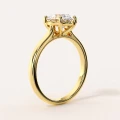 verlobungsring-solitaer-labordiamant-2ct-oval-schliff-gelbgold-seitenansicht-noelle-hariets.jpg