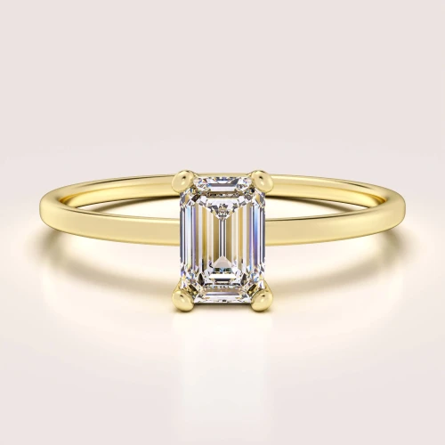 verlobungsring-petit-moissanit-0-5ct-emeraldschliff-gelbgold-finesse-hariets.jpg