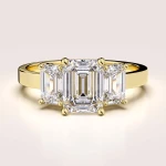 Verlobungsring in 24h Trinity mit 3ct Moissaniten im Smaragdschliff – Envy aus 14k Gold