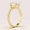 verlobungsring-mit-gedrehtem-ringband-moissanit-2ct-ovalschliff-seite-gelbgold-twisted-hariets.jpg