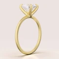erlobungsring-solitaire-forever-moissanit-1_5ct-ovaler-schliff-seite-gelbgold-hariets.jpg