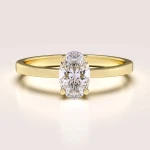 Verlobungsring in 24h mit ovalem Moissanit – Astra aus 14k Gold