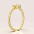 verlobungsring-solitaire-astra-moissanit-1ct-ovaler-schliff-seite-gelbgold-hariets.jpg