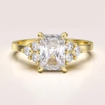 Verlobungsring in 24h Trinity mit 1 ct Moissanit im Radiantschliff – Legacy aus 14k Gold
