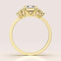 verlobungsring-trinity-moissanit-1ct-radiantschliff-front-gelbgold-legacy-hariets.jpg
