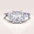 verlobungsring-trinity-moissanit-1ct-radiantschliff-weißgold-legacy-hariets.jpg