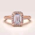 Verlobungsring-Halo-Stardust-Moissanit-1ct-Emerald-Schliff-Rotgold-HARIETS.jpg