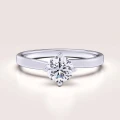 verlobungsring-solitaire-bloom-moissanit-0-6ct-brillantschliff-weißgold-hariets.jpg