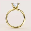 verlobungsring-moissanit-2ct-asscher-schliff-front-gelbgold-vivid-hariets.jpg
