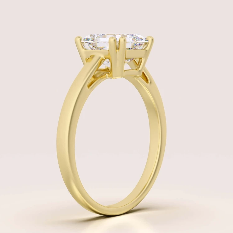 verlobungsring-solitaire-dazzle-moissanit-1ct-asscherschliff-seitenansicht-gelbgold-hariets.jpg