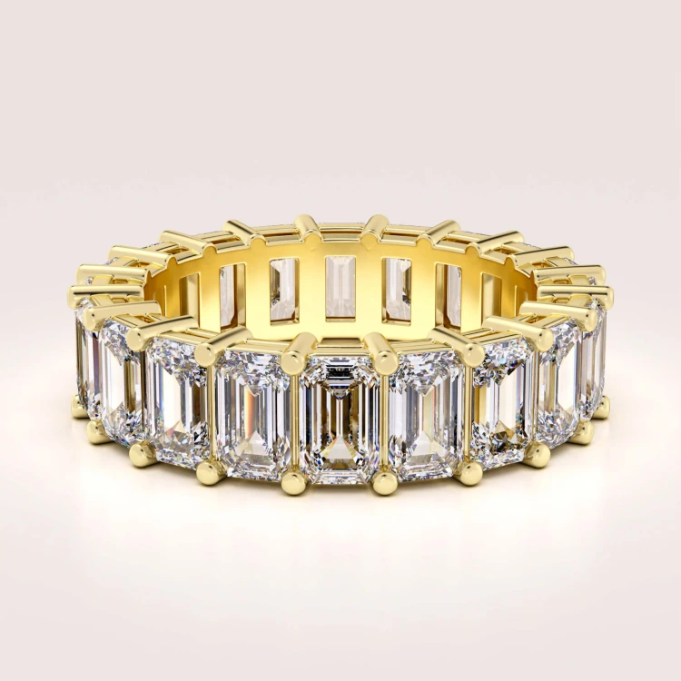 Ehering-eternity-mit-moissaniten-smaragdschliff-gelbgold-hariets.jpg