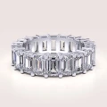 ehering-eternity-mit-moissaniten-smaragdschliff-weissgold-hariets.jpg