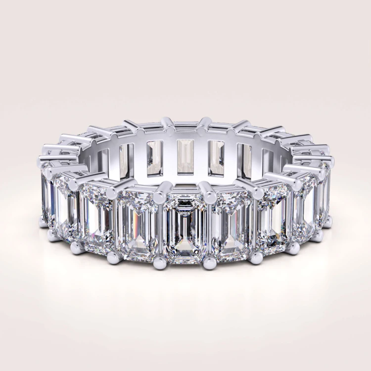 ehering-eternity-mit-moissaniten-smaragdschliff-weissgold-hariets.jpg