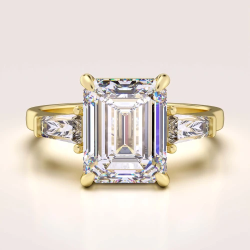 Verlobungsring-Trinity-Moissanit-4ct-Smaragdschliff-Gelbgold-Florence-Hariets.jpg