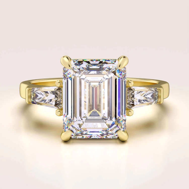 Verlobungsring-Trinity-Moissanit-4ct-Smaragdschliff-Gelbgold-Florence-Hariets.jpg