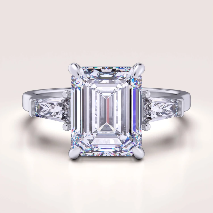 Verlobungsring-Trinity-Moissanit-4ct-Smaragdschliff-Weißgold-Florence-Hariets.jpg