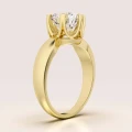 verlobungsring-solitaire-whisper-moissanit-3ct-brillantschliff-seite-gelbgold-hariets.jpg