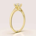 verlobungsring-solitaire-classic-moissanit-1ct-brillantschliff-seitlich-gelbgold-hariets.jpg