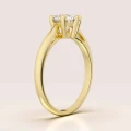 verlobungsring-solitaire-prisma-moissanit-1ct-brillantschliff-seite-gelbgold-hariets.jpg