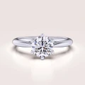 verlobungsring-solitaire-prisma-moissanit-1ct-brillantschliff-weißgold-hariets.jpg