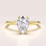 Verlobungsring in 24h mit 1,5 ct Moissanit im Birnenschliff – Lumiere aus 14k Gold