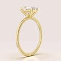 verlobungsring-solitaire-lumiere-moissanit-1-5ct-birnschliff-seite-gelbgold-hariets.jpg