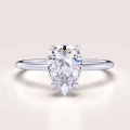 verlobungsring-solitaire-lumiere-moissanit-1-5ct-birnschliff-weissgold-hariets.jpg