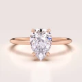 verlobungsring-solitaire-lumiere-moissanit-1-5ct-birnschliff-rotgold-hariets.jpg