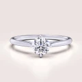 verlobungsring-solitaire-aura-moissanit-0-5ct-brillantschliff-weissgold-hariets.jpg