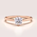 verlobungsring-solitaire-aura-moissanit-0-5ct-brillantschliff-rotgold-hariets.jpg