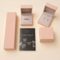 ring-moissanitpl-hariets-zertifikat-schmuckbox.jpg