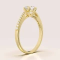 verlobungsring-halo-pavé-moissanit-1ct-brillantschliff-seitlich-gelbgold-hariets.jpg