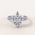 Verlobungsring-Trinity-Moissanit-2ct-Marquiseschliff-Weißgold-Olympia-Hariets.jpg