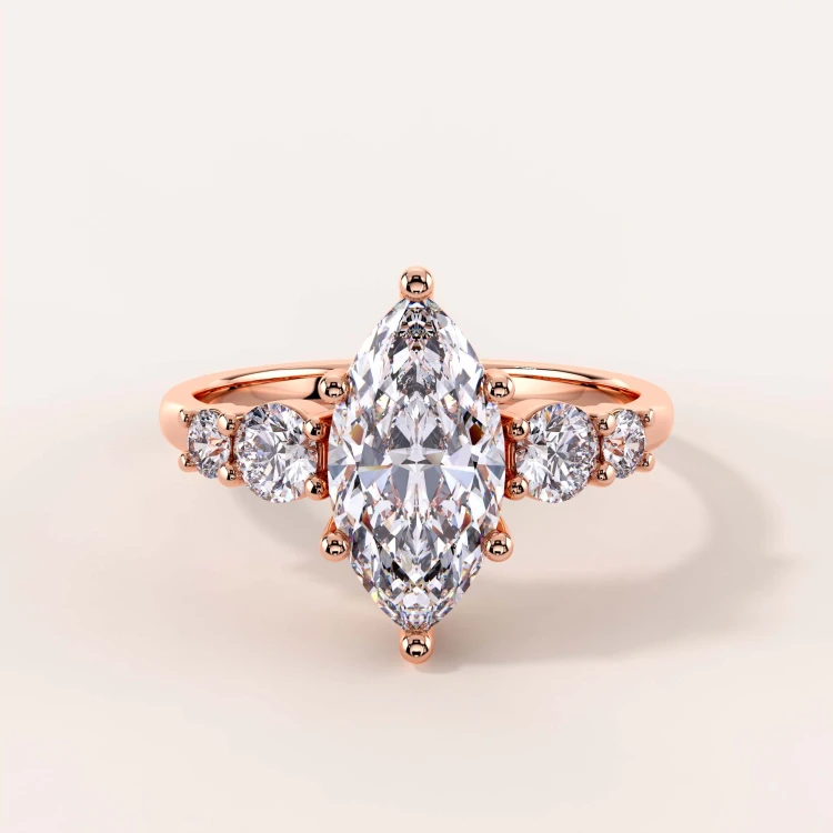 Verlobungsring-Trinity-Moissanit-2ct-Marquiseschliff-Roségold-Olympia-Hariets.jpg