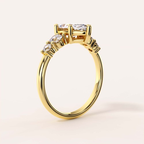 Verlobungsring-Trinity-Moissanit-2ct-Marquiseschliff-Gelbgold-Seite-Olympia-Hariets.jpg